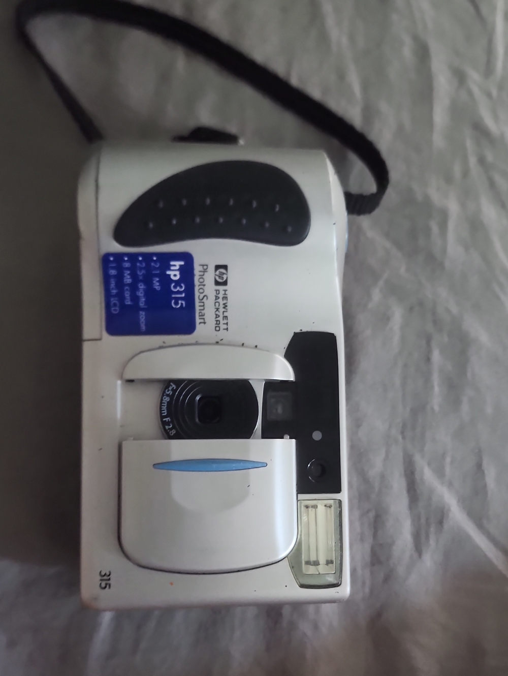 HP Photosmart 315 Compact Camera in White and Black Accents